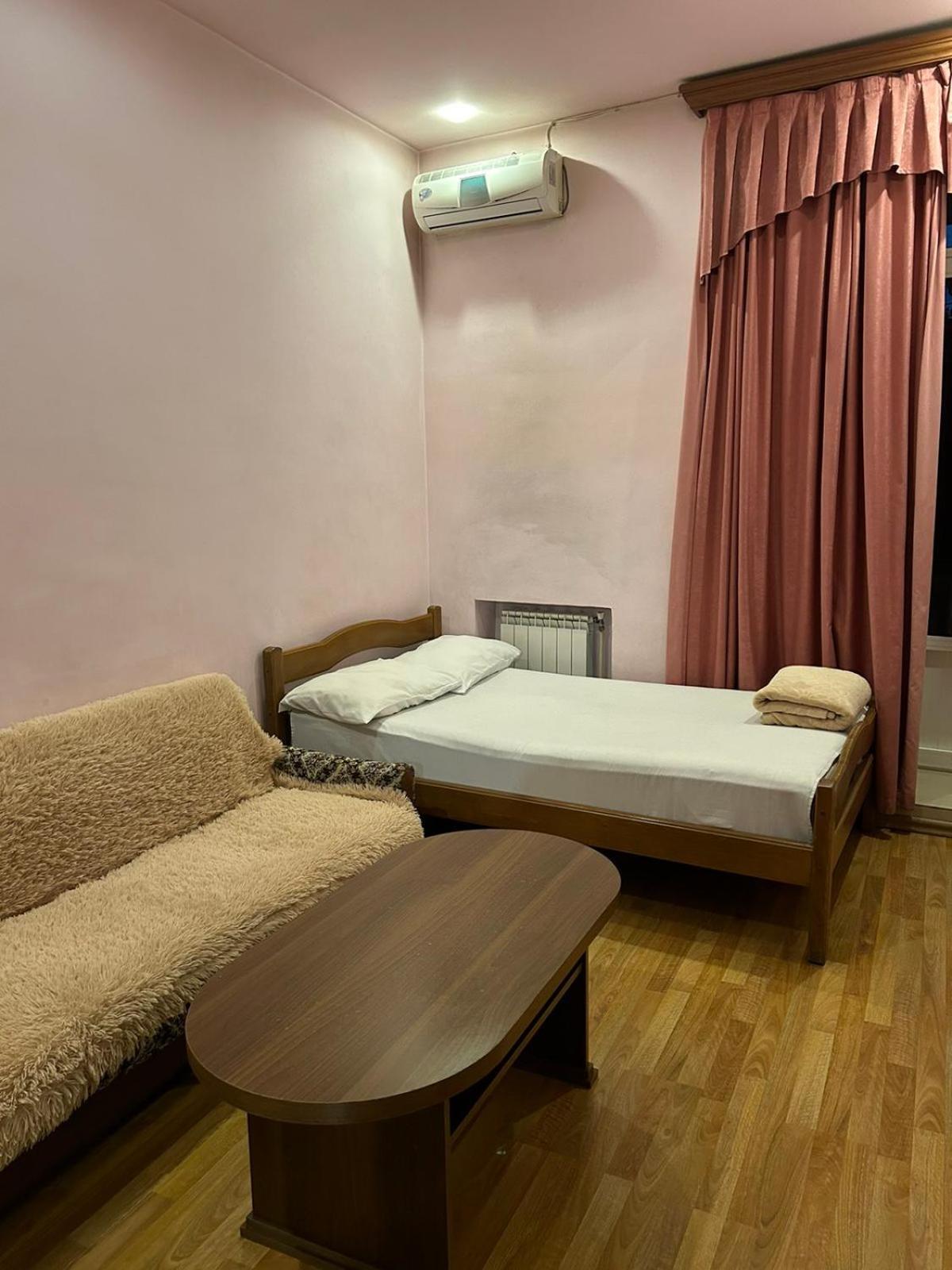 Manand Hotel 耶烈万 外观 照片