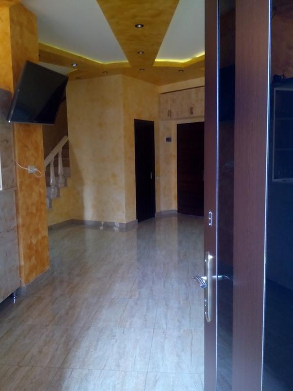 Manand Hotel 耶烈万 外观 照片